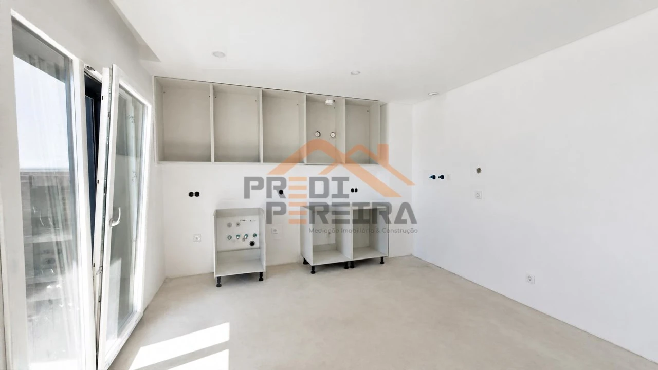 Apartamento T3 para Venda em Santo António dos Cavaleiros e Frielas Foto 16