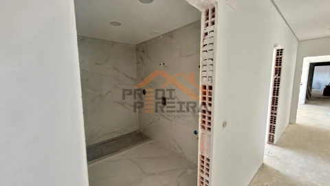Apartamento T3 para Venda em Santo António dos Cavaleiros e Frielas