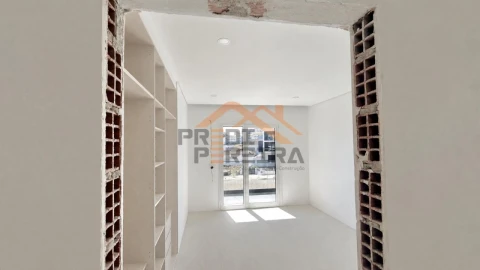 Apartamento T3 para Venda em Santo António dos Cavaleiros e Frielas
