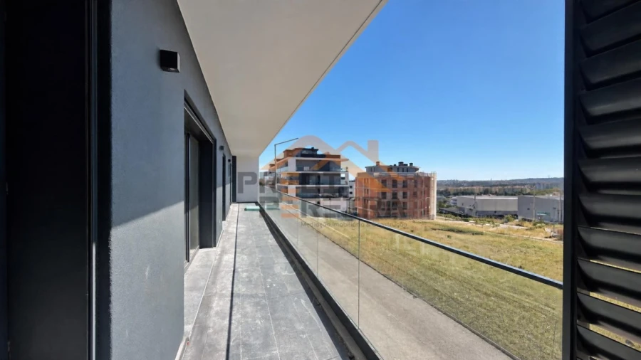 Apartamento T3 para Venda em Santo António dos Cavaleiros e Frielas Foto 3