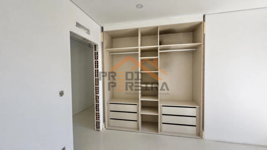 Apartamento T3 para Venda em Santo António dos Cavaleiros e Frielas Foto 8