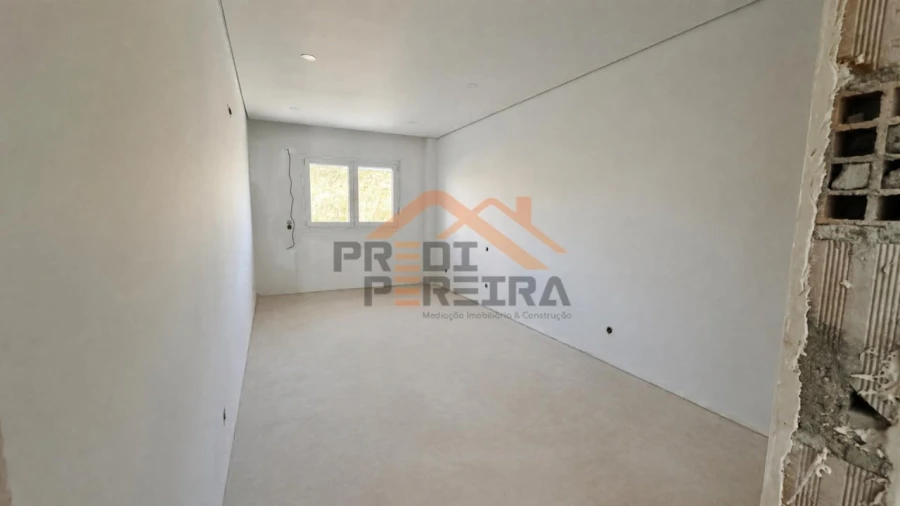 Apartamento T3 para Venda em Santo António dos Cavaleiros e Frielas Foto 14