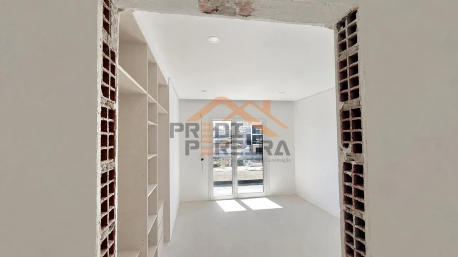 Apartamento T3 para Venda em Santo António dos Cavaleiros e Frielas Foto 17