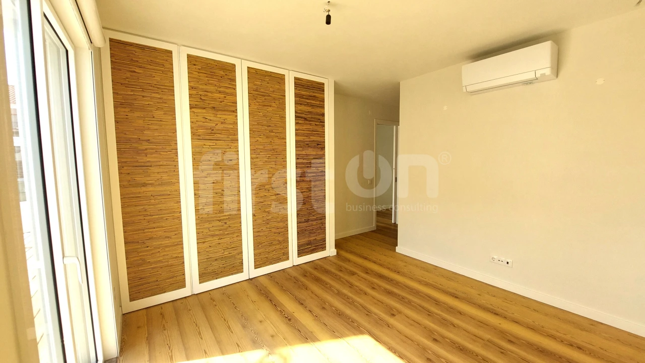 Moradia T4 para Venda em Santa Maria do Castelo e Santiago e Santa Susana Foto 10