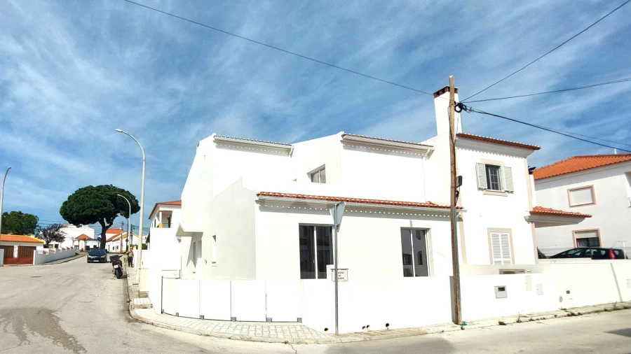Moradia T4 para Venda em Santa Maria do Castelo e Santiago e Santa Susana