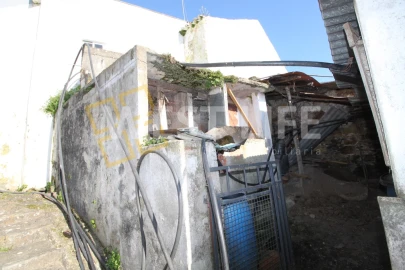 Armazém para Venda em Igreja Nova e Cheleiros