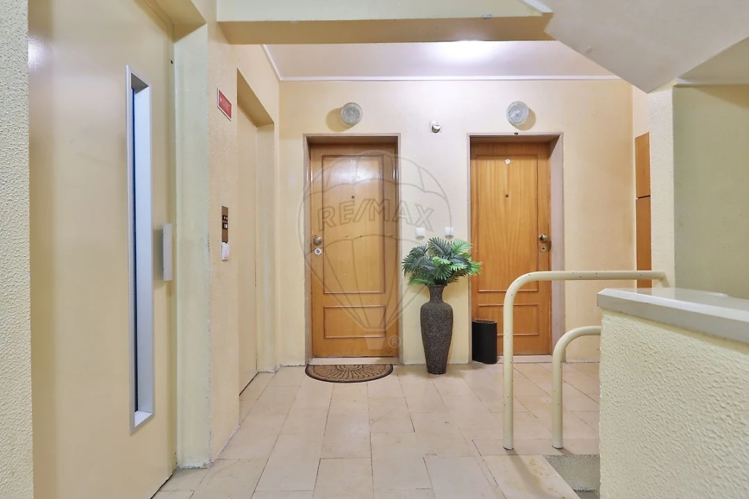 Apartamento T1 para Venda em Cacém e São Marcos Foto 16