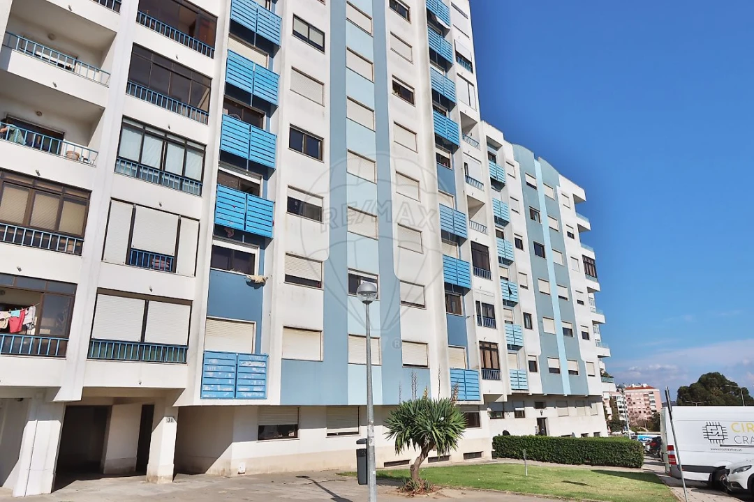 Apartamento T1 para Venda em Cacém e São Marcos Foto 1