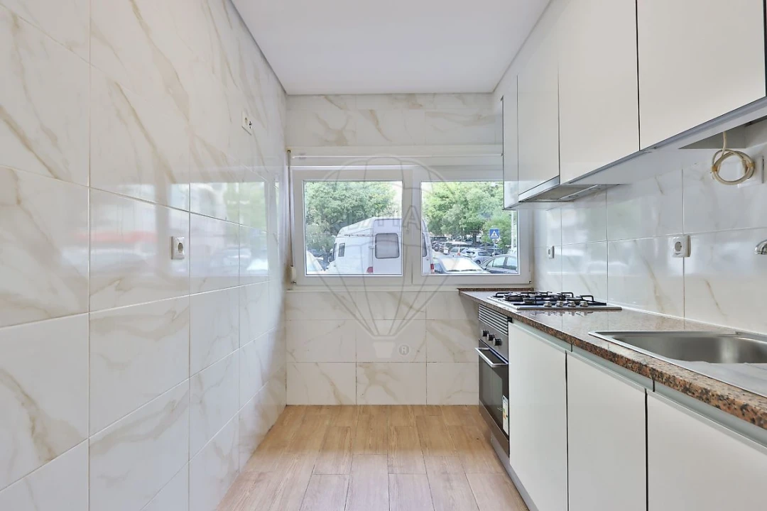 Apartamento T2 para Venda em Benfica Foto 10