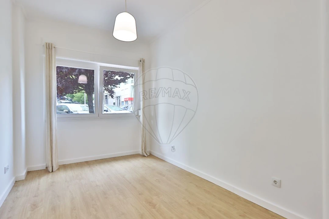 Apartamento T2 para Venda em Benfica Foto 14