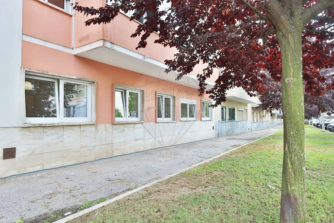Apartamento T2 para Venda em Benfica Foto 4