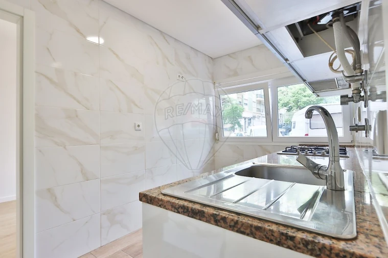 Apartamento T2 para Venda em Benfica Foto 8