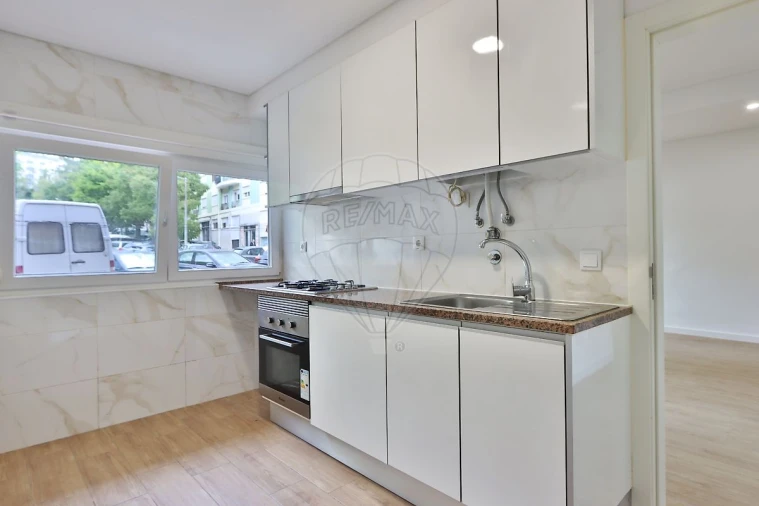 Apartamento T2 para Venda em Benfica Foto 11