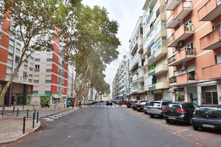 Apartamento T2 para Venda em Benfica Foto 3