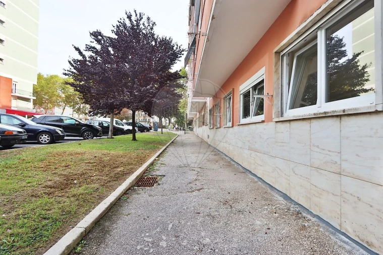 Apartamento T2 para Venda em Benfica Foto 5