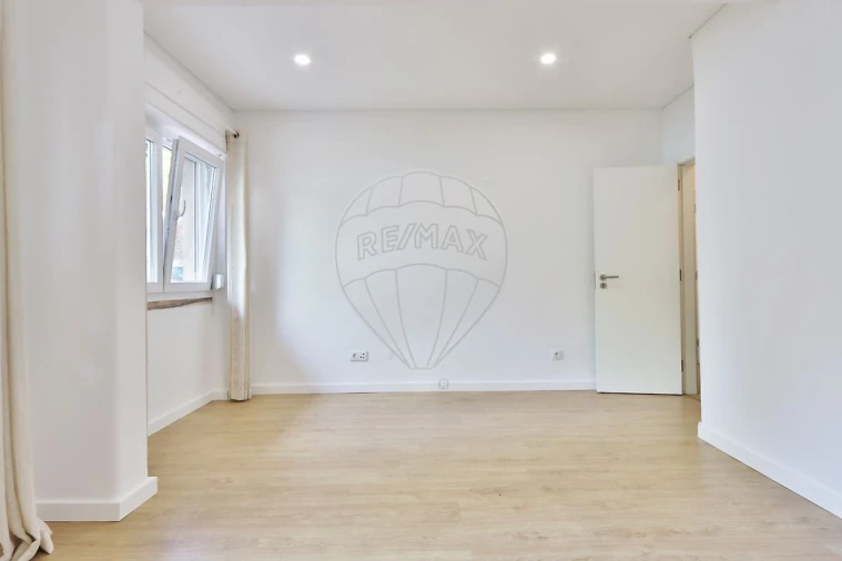 Apartamento T2 para Venda em Benfica Foto 6