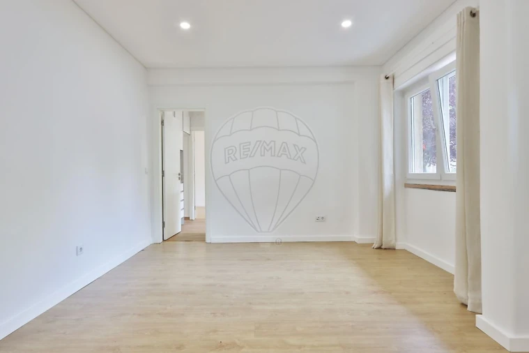 Apartamento T2 para Venda em Benfica Foto 7