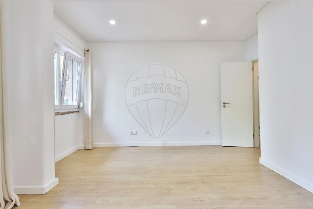 Apartamento T2 para Venda em Benfica Foto 6