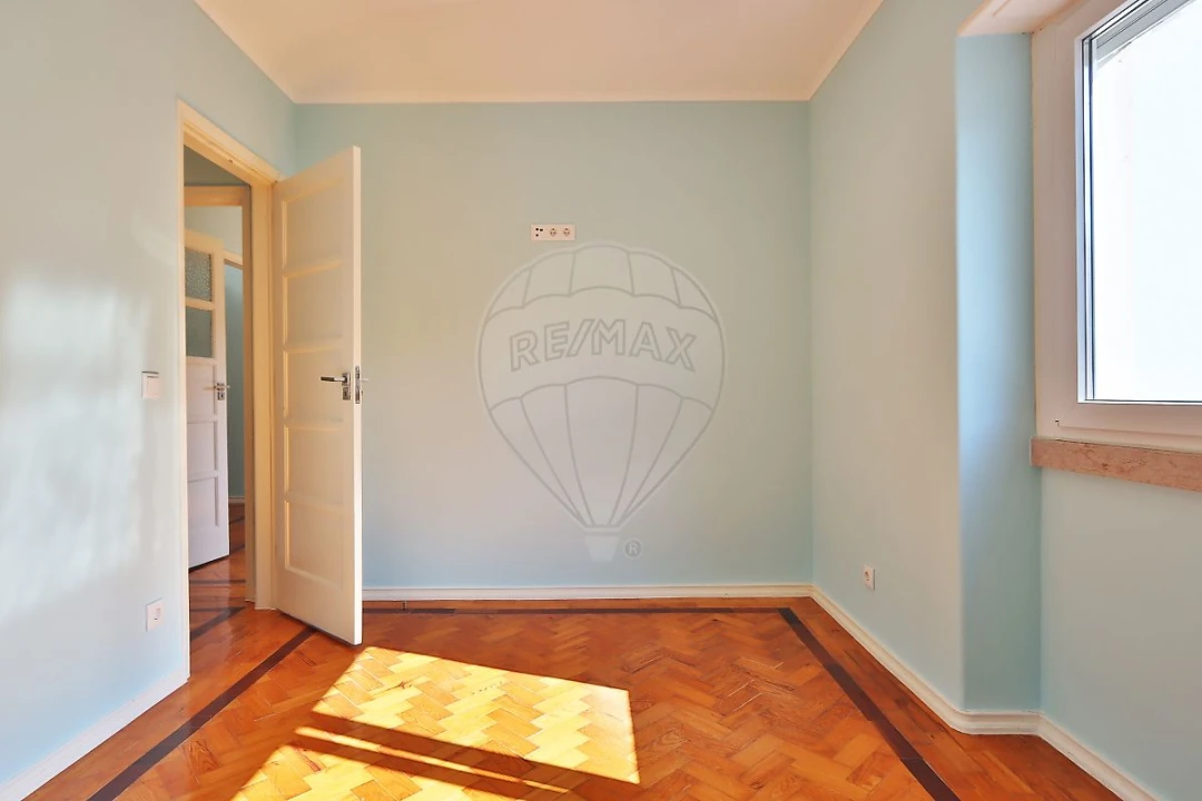 Apartamento T3 para Arrendamento em Campolide Foto 18