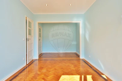 Apartamento T3 para Arrendamento em Campolide
