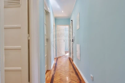 Apartamento T3 para Arrendamento em Campolide