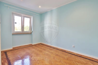 Apartamento T3 para Arrendamento em Campolide