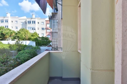 Apartamento T3 para Arrendamento em Campolide