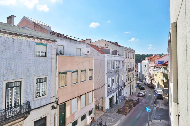 Apartamento T3 para Arrendamento em Campolide Foto 5