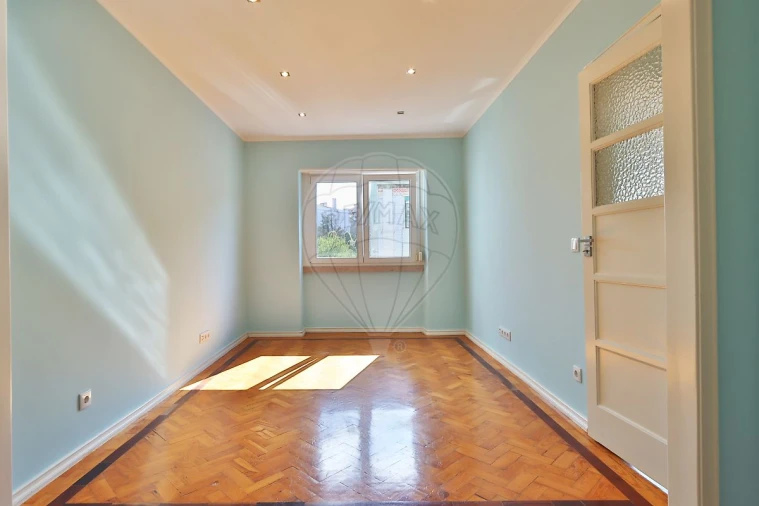 Apartamento T3 para Arrendamento em Campolide Foto 16