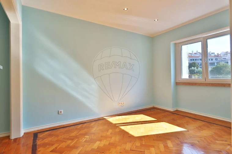 Apartamento T3 para Arrendamento em Campolide Foto 13