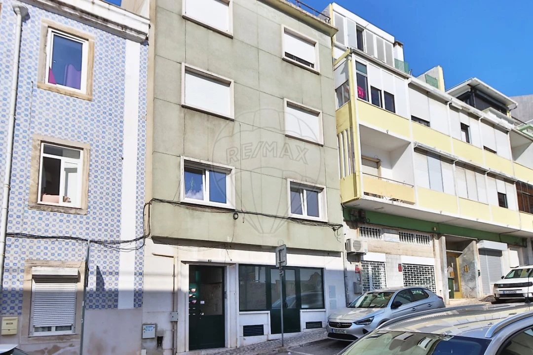 Apartamento T3 para Arrendamento em Campolide Foto 4