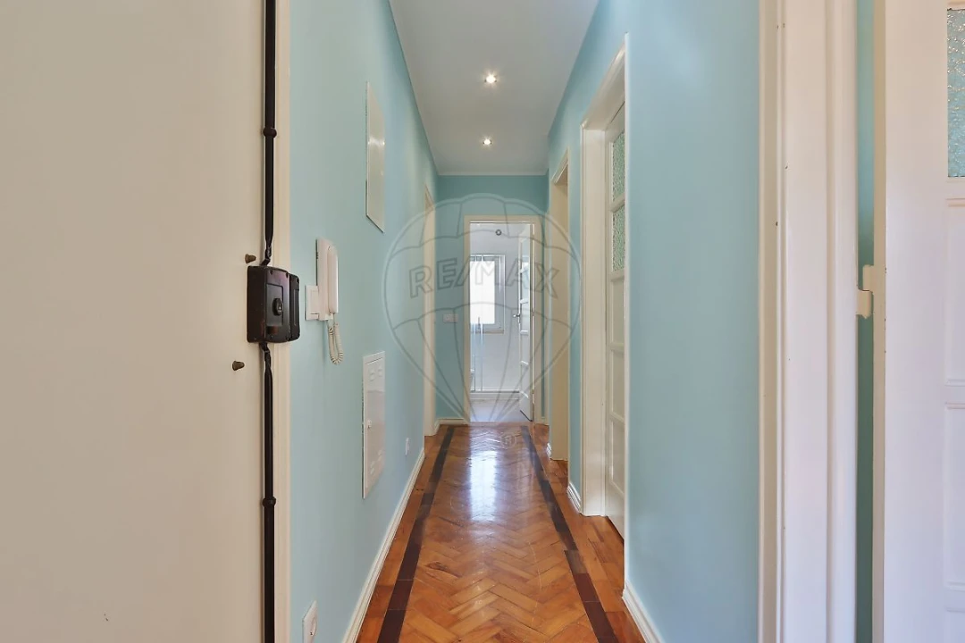 Apartamento T3 para Arrendamento em Campolide Foto 1