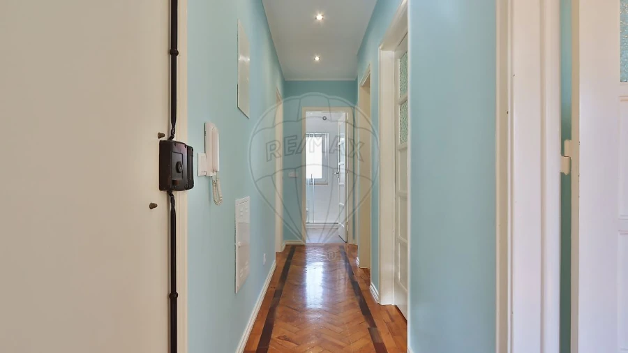 Apartamento T3 para Arrendamento em Campolide