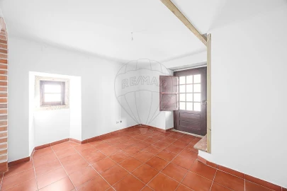 Moradia T2 para Venda em Santa Maria, São Pedro e Matacães