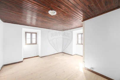 Moradia T2 para Venda em Santa Maria, São Pedro e Matacães