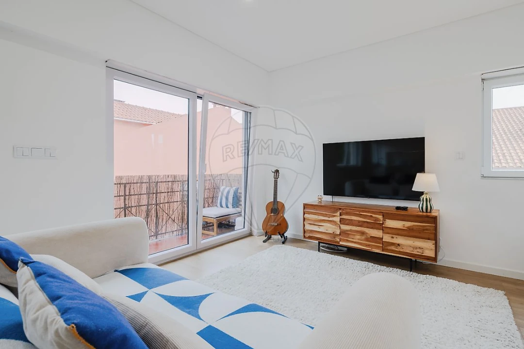 Apartamento T1 para Venda em Carcavelos e Parede Foto 4