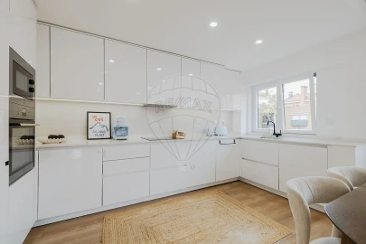 Apartamento T1 para Venda em Carcavelos e Parede