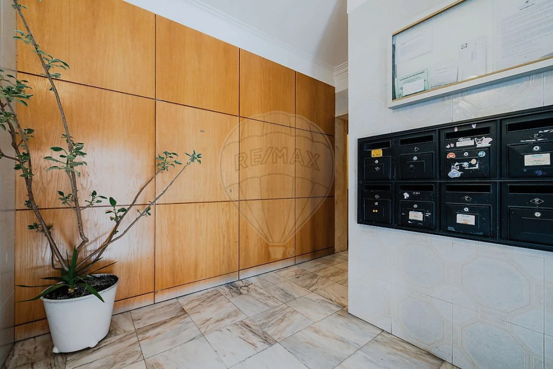Apartamento T1 para Venda em Carcavelos e Parede Foto 20