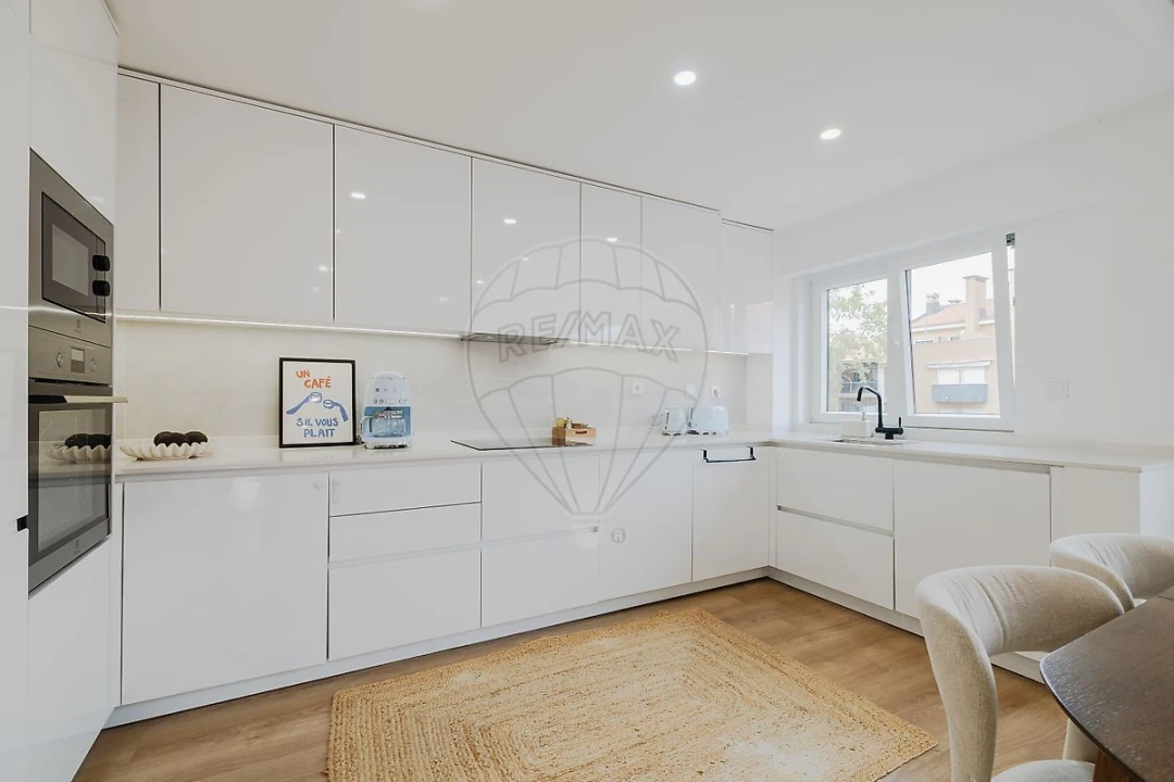 Apartamento T1 para Venda em Carcavelos e Parede Foto 1