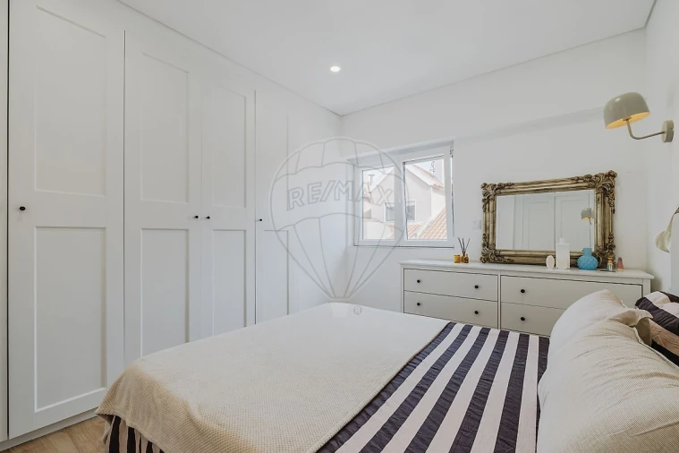 Apartamento T1 para Venda em Carcavelos e Parede Foto 14