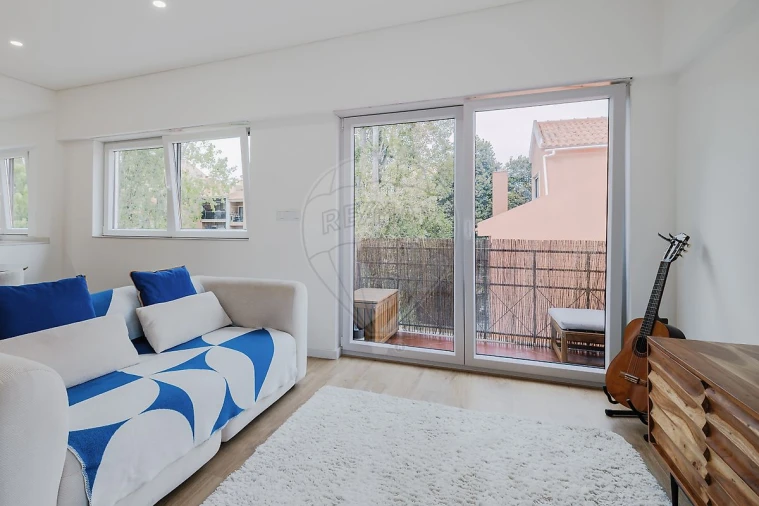 Apartamento T1 para Venda em Carcavelos e Parede Foto 5