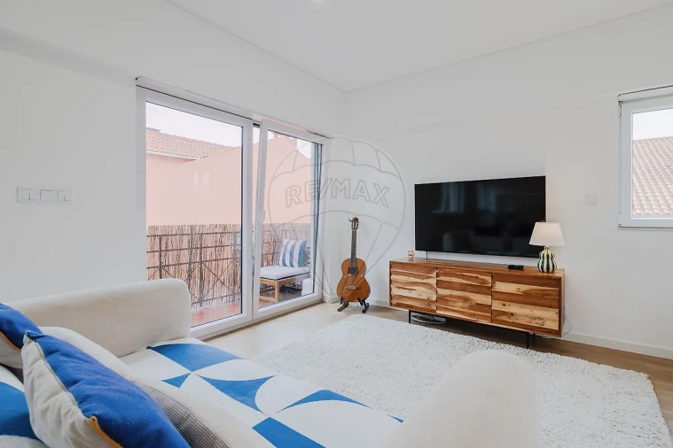Apartamento T1 para Venda em Carcavelos e Parede Foto 4
