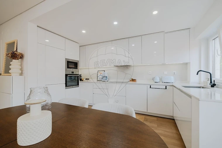 Apartamento T1 para Venda em Carcavelos e Parede Foto 7
