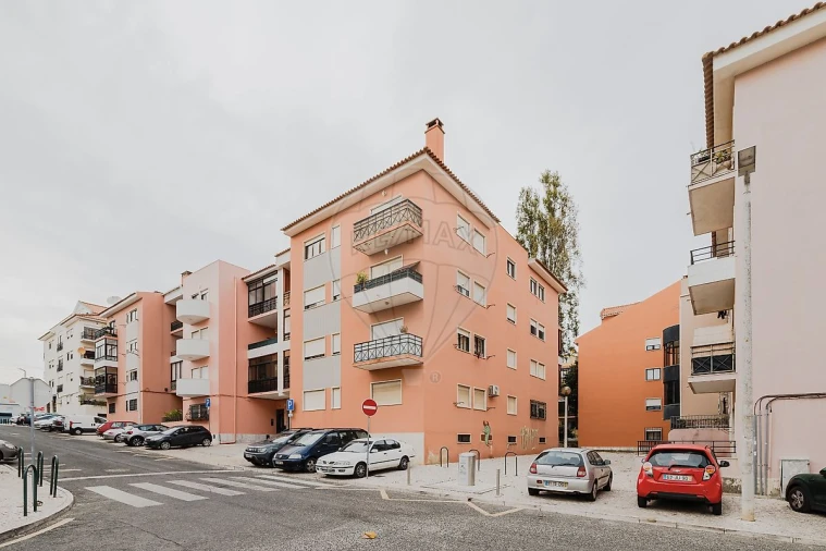 Apartamento T1 para Venda em Carcavelos e Parede Foto 19