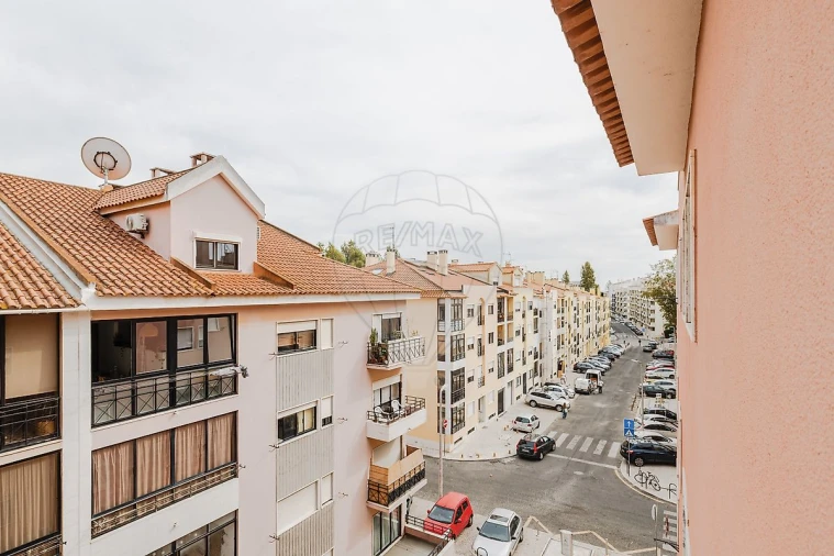 Apartamento T1 para Venda em Carcavelos e Parede Foto 21