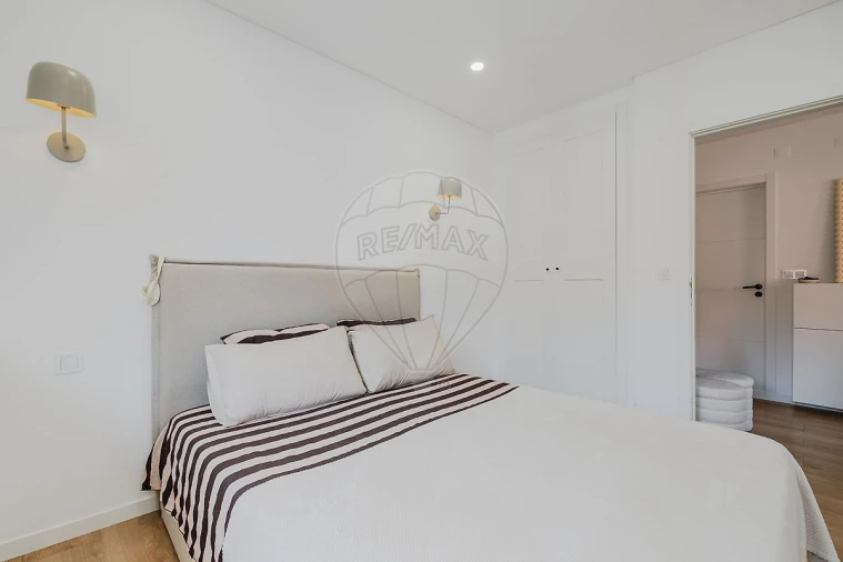 Apartamento T1 para Venda em Carcavelos e Parede Foto 11