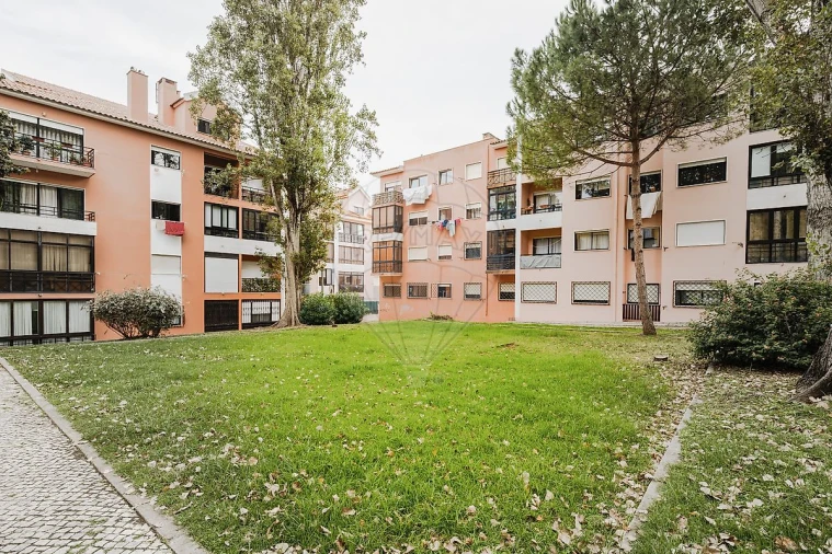 Apartamento T1 para Venda em Carcavelos e Parede Foto 24