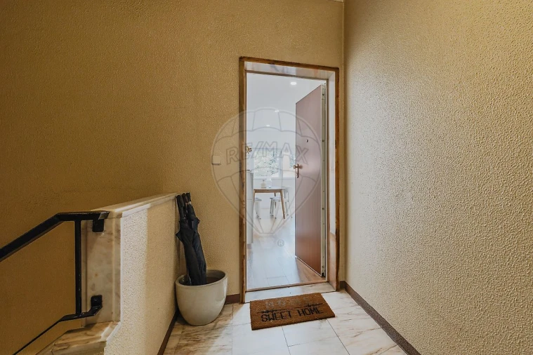 Apartamento T1 para Venda em Carcavelos e Parede Foto 18