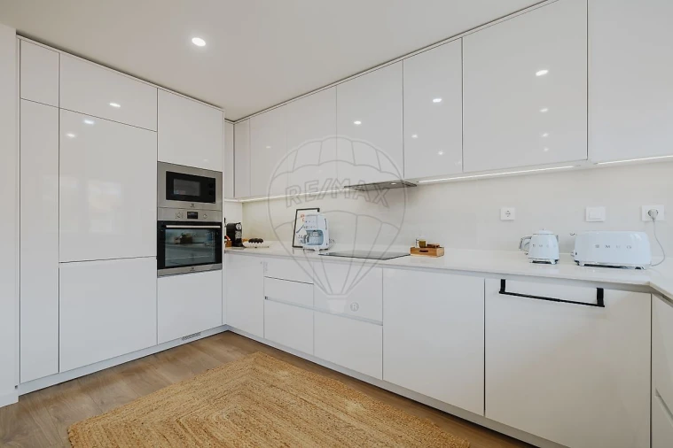 Apartamento T1 para Venda em Carcavelos e Parede Foto 8