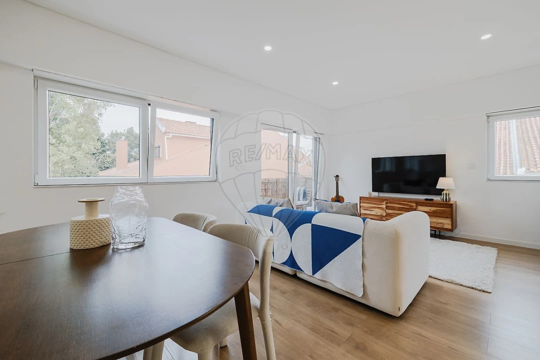 Apartamento T1 para Venda em Carcavelos e Parede Foto 9